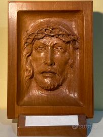 Volto di Cristo intagliato nel legno nel 1985