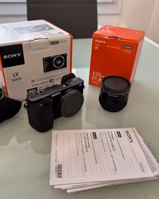 Camera Sony a6000 con ottica Sony F1.8 SEL35F18