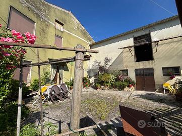 CASA SEMINDIPENDENTE A VALEGGIO SUL MINCIO