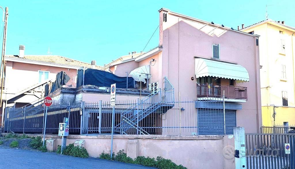 Immobile di 655 m² con 1 locale a Parma