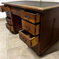 Scrivania legno massiccio con piano in pelle scura