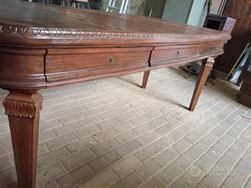 Tavolo in legno massello antico