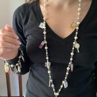 Set collana e bracciale con perle e charm