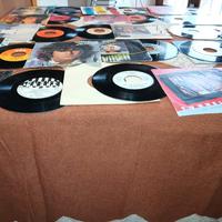 27 vinili 45 giri,autori vari come da foto