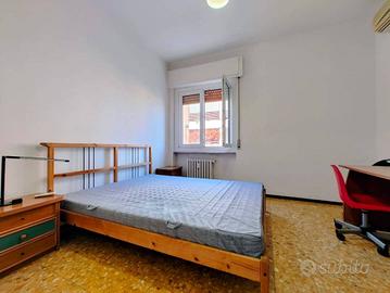 Stanza in appartamento di 80 m² a Milano