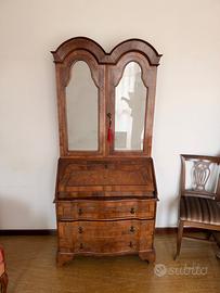 Mobile antico in legno con specchi, ribalta e cass