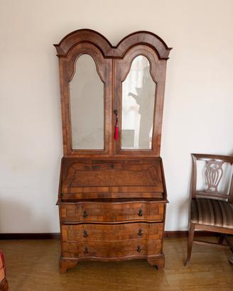 Mobile antico in legno con specchi, ribalta e cass