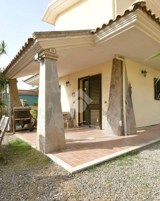 VILLA A SCHIERA D'ANGOLO A CAGLIARI