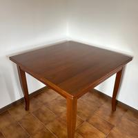 Tavolo in legno massiccio 1x1