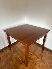 Tavolo in legno massiccio 1x1