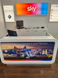 ARREDAMENTO BRI PER NEGOZIO SKY