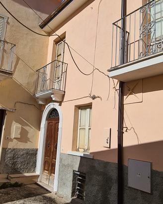 2 abitazioni indipendenti terra-cielo Bugnara (AQ)