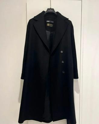 Cappotto nero lungo