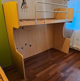 Struttura letto con scale a cassetti