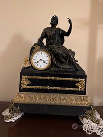 Pendolo antico da camino in bronzo