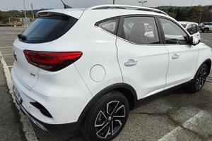 Auto MG zs Luxury 