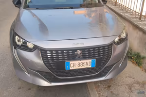 Peugeot 208  pure tech 75