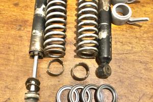 Laverda 750, ammortizzatori.