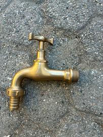 Rubinetto in ottone per giardino