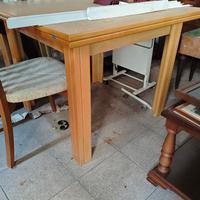 Tavolo quadrato in legno allungabile 