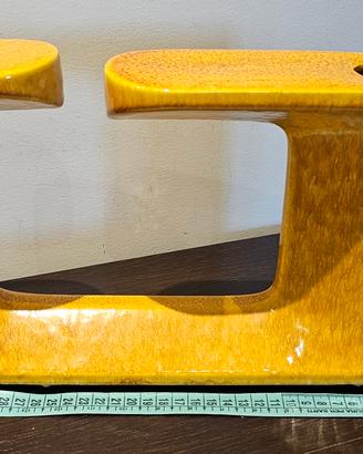 Vaso Bertoncello forma G stilizzata giallo senape