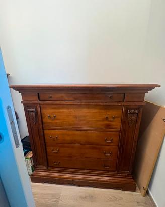 Due comodini e un como in legno massello