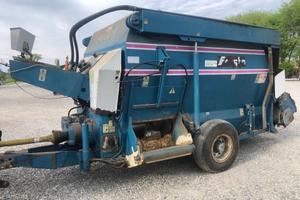 Trattore carro miscelatore