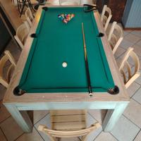 Tavolo 8 posti con biliardo e sedie.