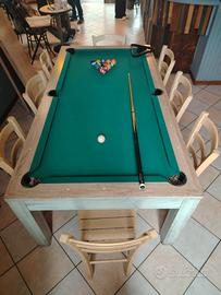 Tavolo 8 posti con biliardo e sedie.