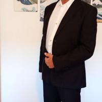 ABITO NERO GESSATO A RIGHINE