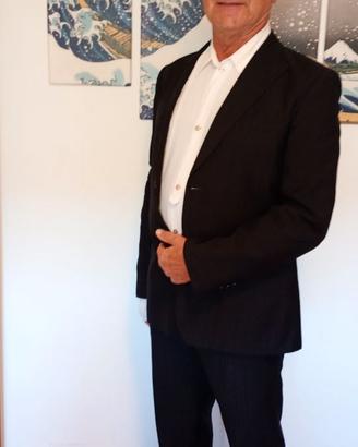 ABITO NERO GESSATO A RIGHINE