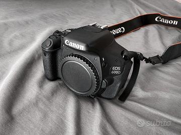 Canon eos 600d con obiettivo 18-55 kit