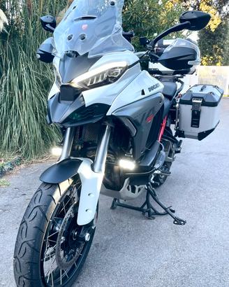 DUCATI Multistrada V4S Adventure Travel & Radar