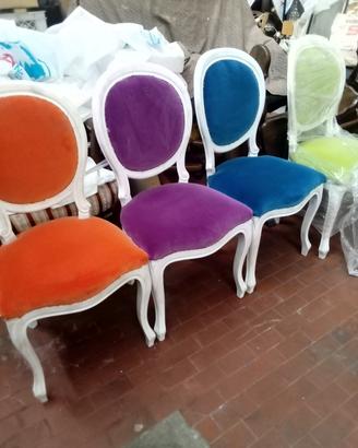 Quattro poltroncine colorate come nuove
