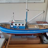 modellino di peschereccio 
