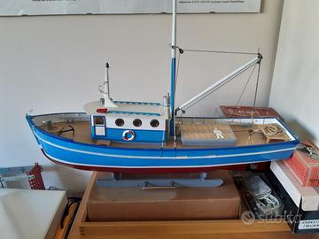 modellino di peschereccio 