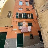 MAGAZZINO A GENOVA