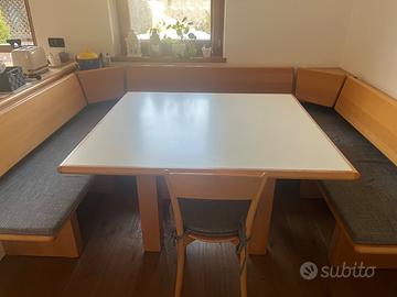 Tavolo da cucina con cassapanca