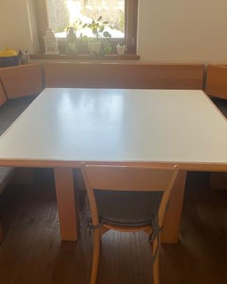 Tavolo da cucina con cassapanca