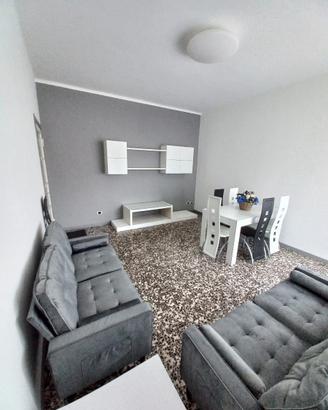 Trilocale ad Arona in Viale Francesco Baracca, 46