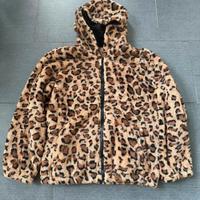 Ecopelliccia maculata con cappuccio