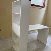 Scrivania con cassettiera