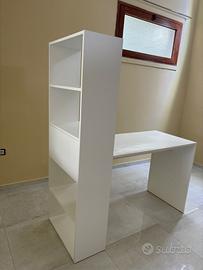 Scrivania con cassettiera