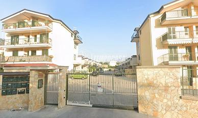 APPARTAMENTO SU DUE LIVELLI CON BOX DOPPIO E DUE P