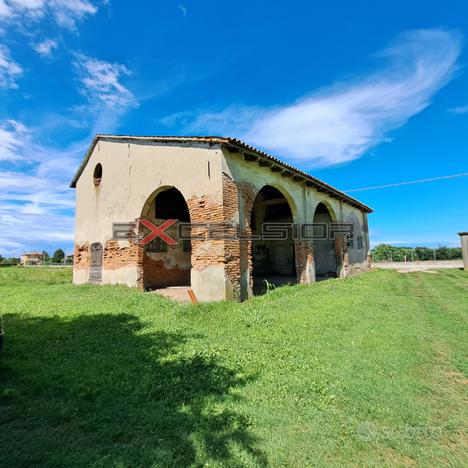 CANTARANA: fienile con terreno agricolo