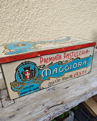 Antica scatola di latta Premiata pasticceria