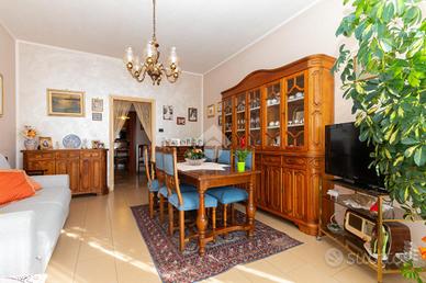 4 LOCALI A CASELLE TORINESE