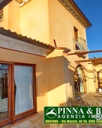 S. GIUSTA - VILLA a 4,5 km dall'abitato
