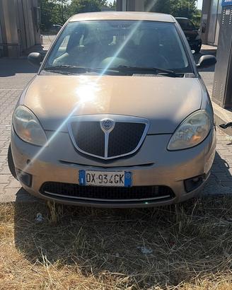Lancia y