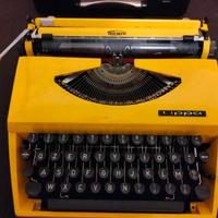 Macchina da scrivere vintage Triumph 